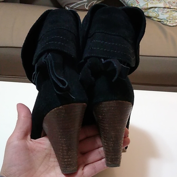 Gorgeous leather pull-on slouchy style ankle boots - Picture 5 of 9